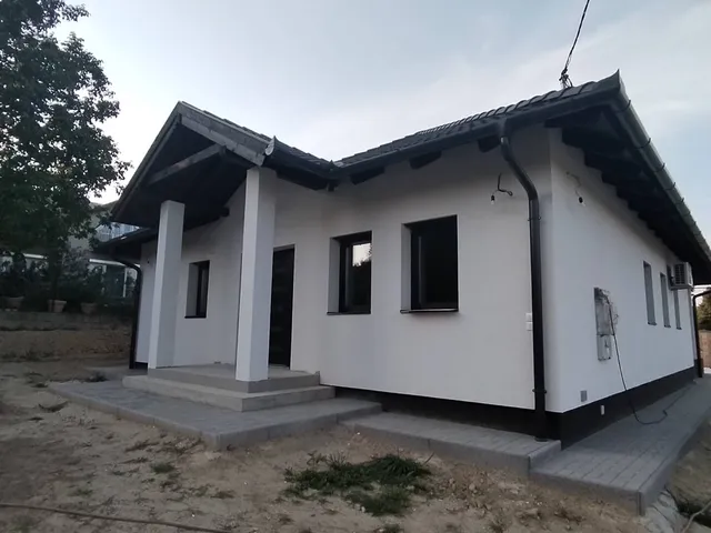 Eladó ház Etyek 130 nm