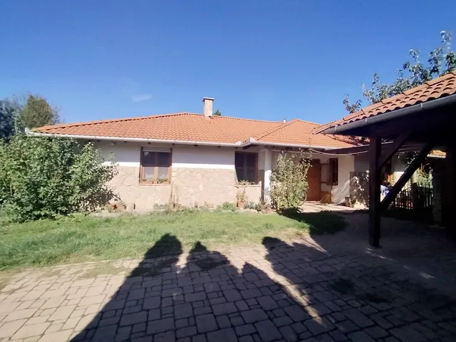 Eladó ház Biatorbágy 250 nm
