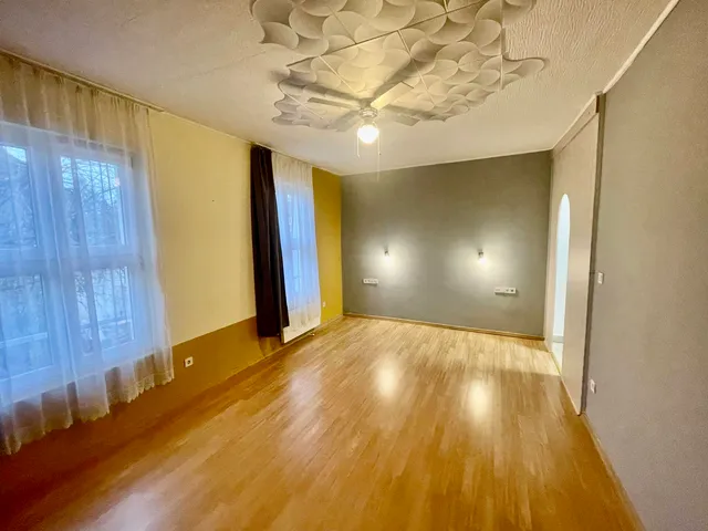 Eladó kereskedelmi és ipari ingatlan Budapest IV. kerület 120 nm