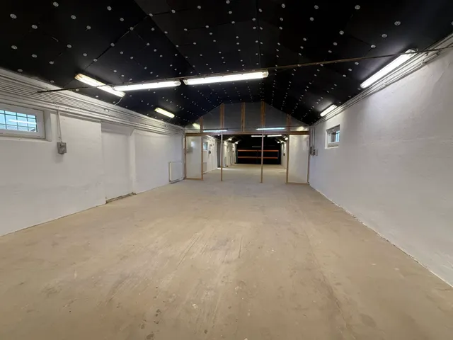 Kiadó kereskedelmi és ipari ingatlan Pomáz 300 nm