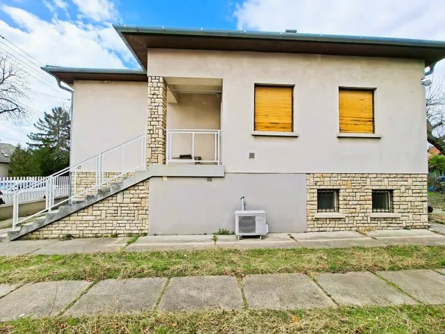 Eladó ház Budapest XVI. kerület 240 nm