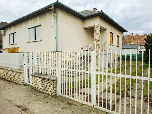 Eladó ház Budapest XVI. kerület 240 nm