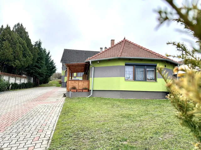 Eladó ház Győr, Ménfőcsanak 215 nm