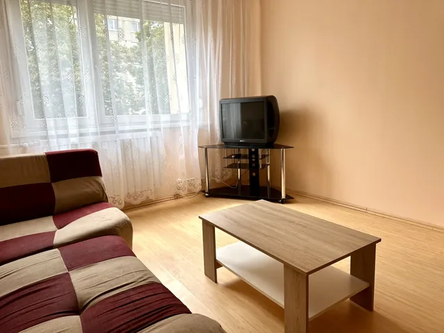 Kiadó lakás Győr, Adyváros 53 nm