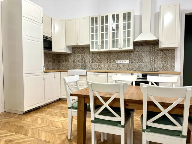 Kiadó lakás Győr, Nádorváros 115 nm