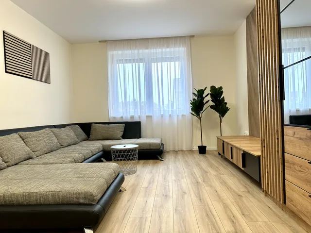 Kiadó lakás Győr, Nádorváros 57 nm