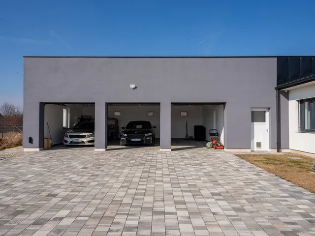 Eladó ház Heréd 304 nm