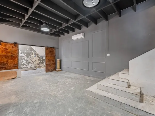 Eladó kereskedelmi és ipari ingatlan Budapest XXI. kerület 361 nm