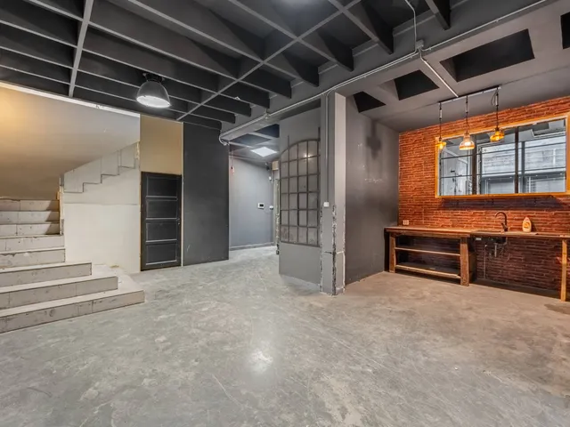 Eladó kereskedelmi és ipari ingatlan Budapest XXI. kerület 361 nm