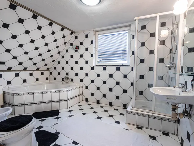 Eladó ház Budapest XV. kerület 494 nm