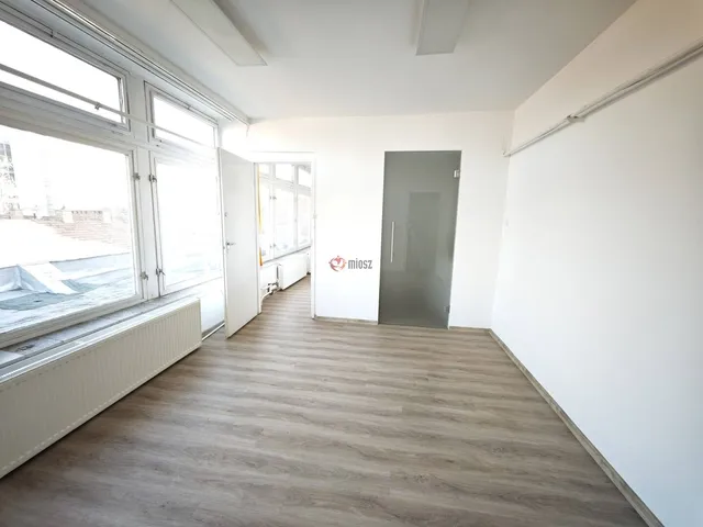 Kiadó kereskedelmi és ipari ingatlan Szeged 33 nm