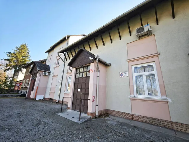 Eladó kereskedelmi és ipari ingatlan Szeged, Felsőváros 1111 nm