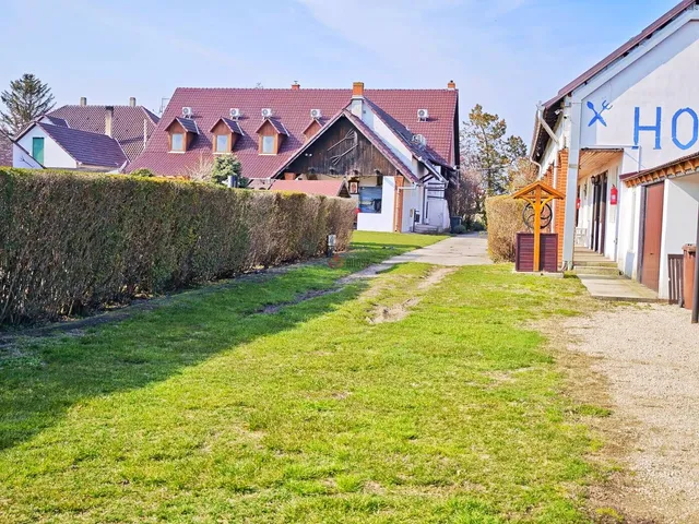 Eladó kereskedelmi és ipari ingatlan Baks 1062 nm