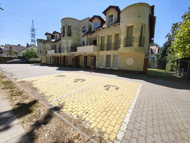 Eladó kereskedelmi és ipari ingatlan Szeged, Újszeged 70 nm