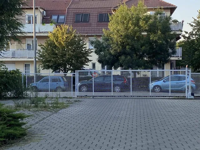 Kiadó garázs Szeged, Csaplár Benedek 8 nm