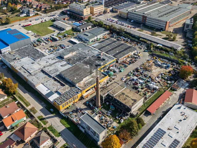 Eladó kereskedelmi és ipari ingatlan Tatabánya, Paradicsomkert 11042 nm