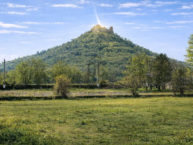 Eladó kereskedelmi és ipari ingatlan Szigliget 3218 nm