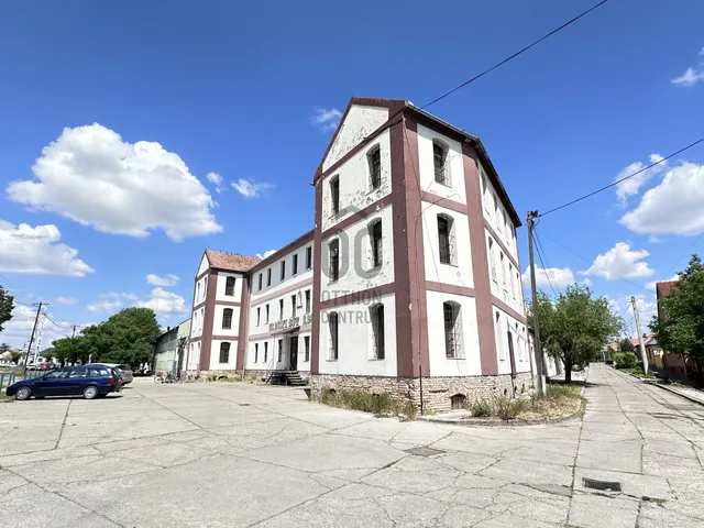 Eladó kereskedelmi és ipari ingatlan Kalocsa 1600 nm