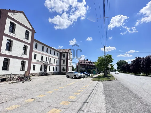 Eladó kereskedelmi és ipari ingatlan Kalocsa 1600 nm