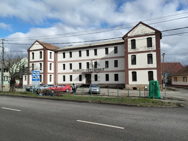 Eladó kereskedelmi és ipari ingatlan Kalocsa 1600 nm