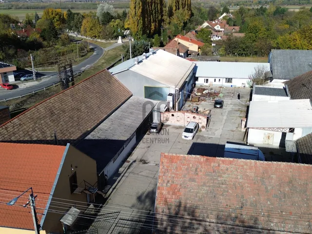 Eladó kereskedelmi és ipari ingatlan Pilismarót 2300 nm