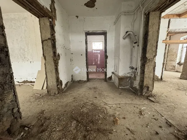 Eladó ház Kenderes 170 nm