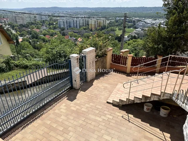 Eladó ház Budaörs 390 nm