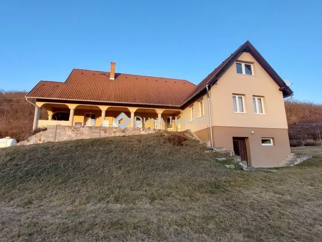 Eladó ház Penc 107 nm