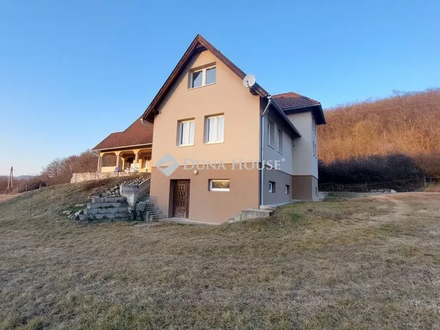 Eladó ház Penc 107 nm