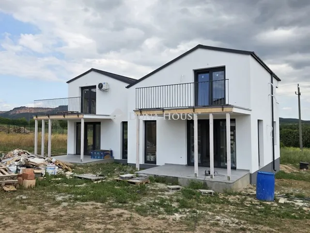 Eladó ház Vác 98 nm