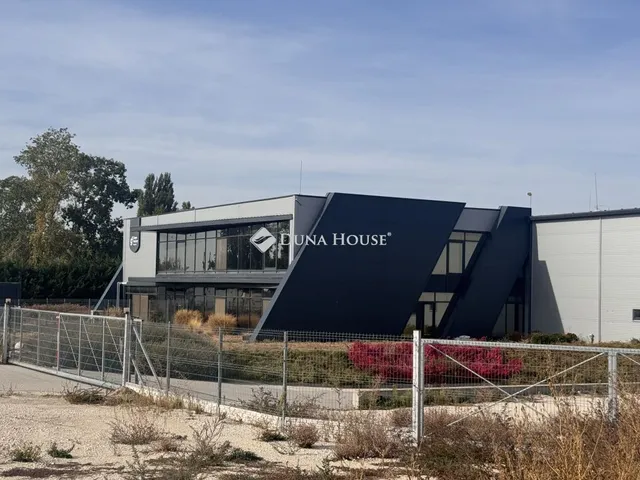 Eladó kereskedelmi és ipari ingatlan Tök 3551 nm