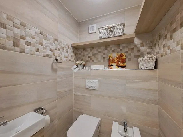 Eladó ház Domony 240 nm