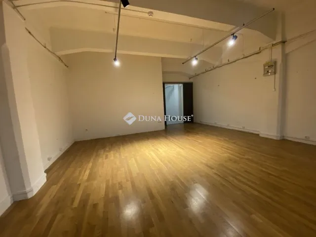 Kiadó kereskedelmi és ipari ingatlan Budapest XI. kerület 81 nm