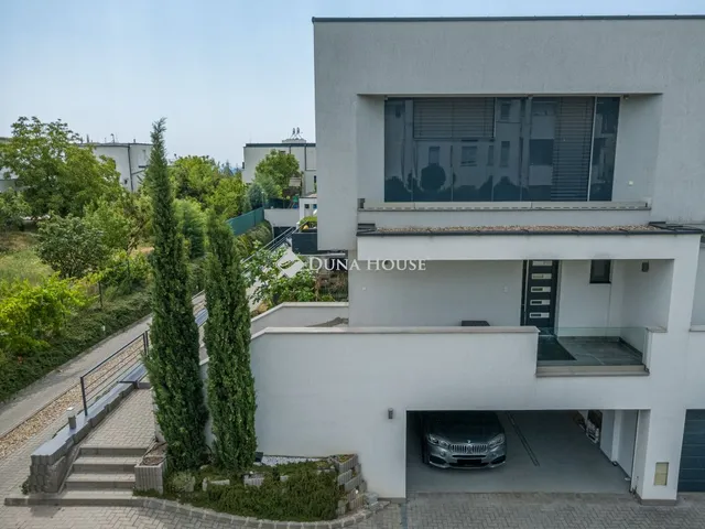 Eladó ház Budapest XI. kerület, Kányakapu utca 220 nm