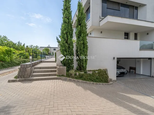 Eladó ház Budapest XI. kerület, Kányakapu utca 220 nm