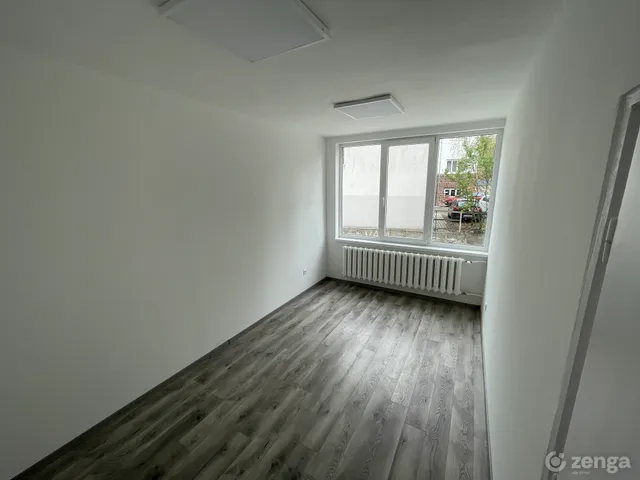 Kiadó kereskedelmi és ipari ingatlan Veszprém, Újtelep 12 nm