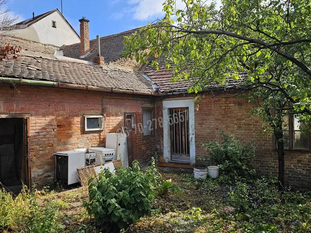 Eladó ház Pécs, Tettye 240 nm
