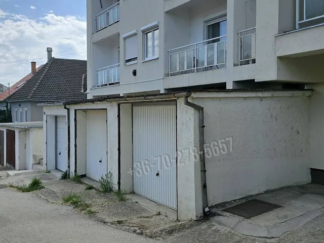 Eladó garázs Pécs, Nap utca
