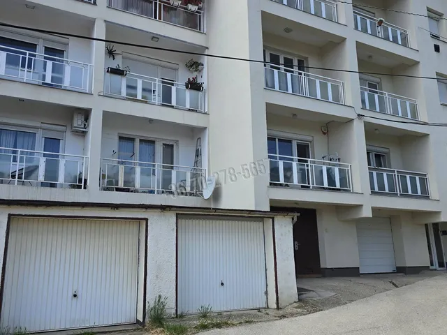 Eladó garázs Pécs, Nap utca