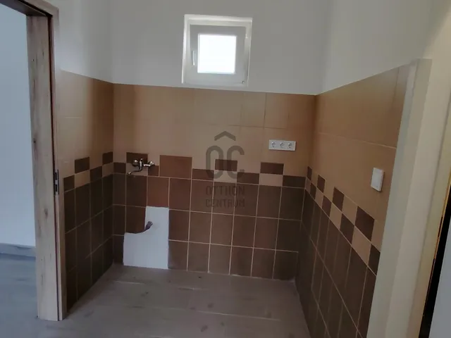 Eladó kereskedelmi és ipari ingatlan Halásztelek 118 nm