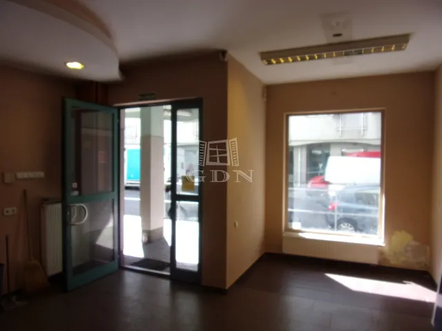 Eladó kereskedelmi és ipari ingatlan Budapest XV. kerület, Rákospalota 32 nm