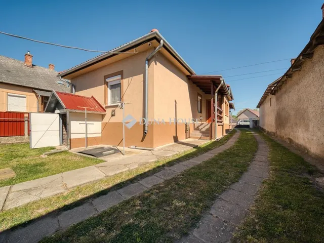 Eladó ház Onga, Dózsa György utca 146 nm