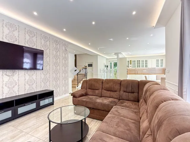 Kiadó ház Miskolc, Görömbölyi utca 220 nm