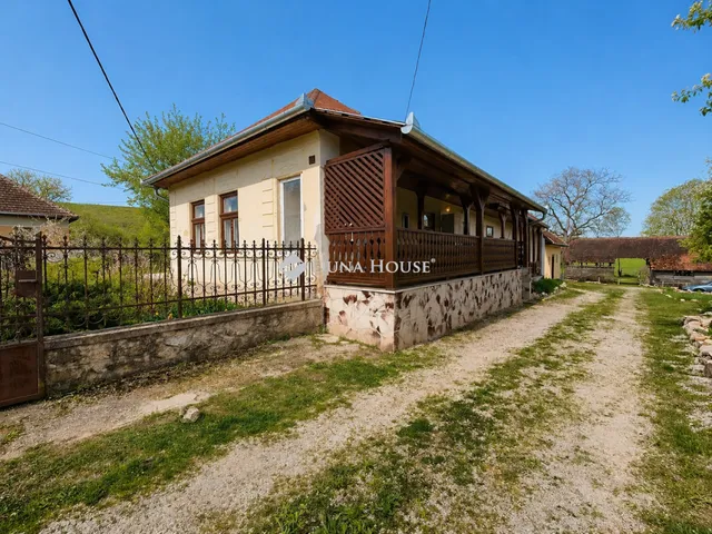 Eladó ház Becskeháza, Fő utca 64 nm