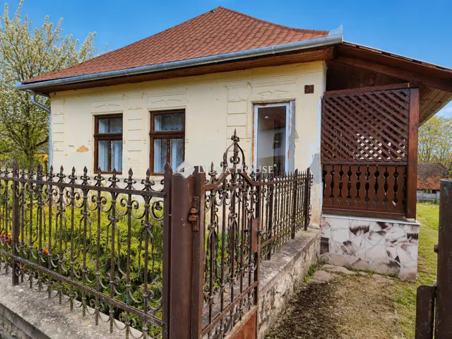 Eladó ház Becskeháza, Fő utca 64 nm