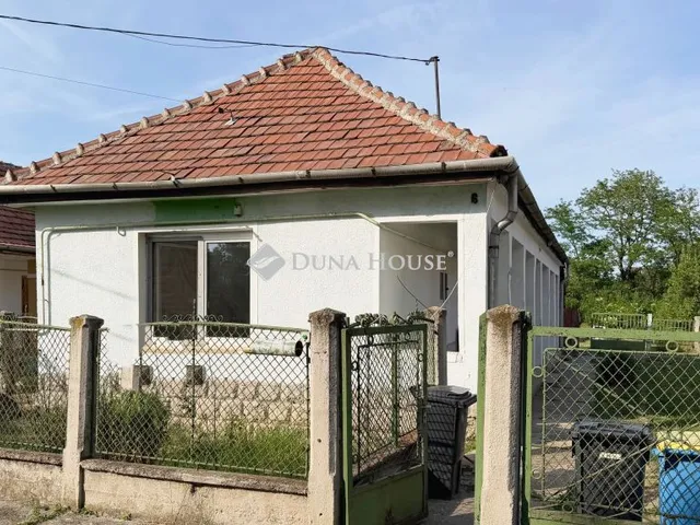 Eladó ház Onga, Mikszáth Kálmán utca 63 nm