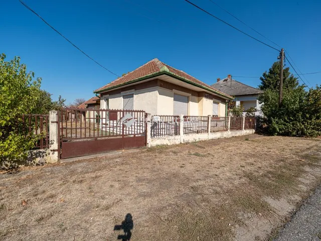 Eladó ház Onga, Rákóczi utca 144 nm