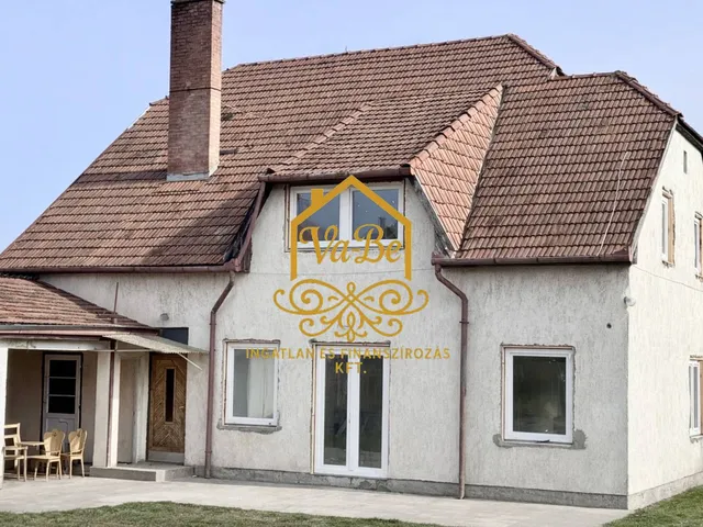 Eladó ház Eger, Lajosváros 220 nm