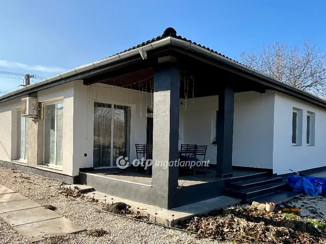 Eladó ház Cegléd 187 nm