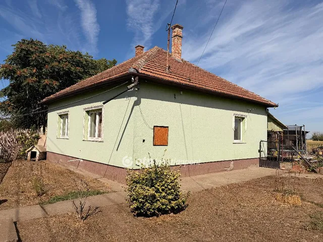 Eladó ház Törtel 86 nm